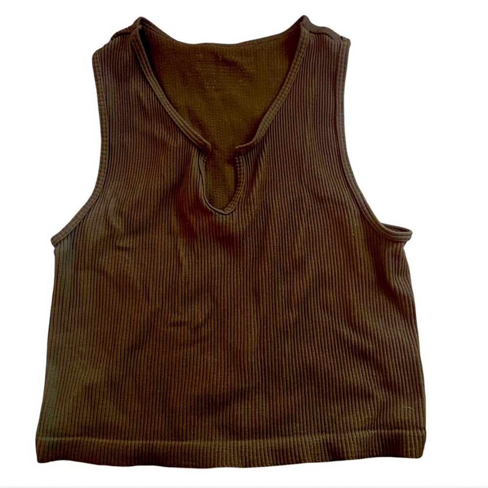 Brown ribbed tank crop top 🤎🤍